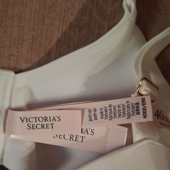 Victoria's Secret Cream Bra - Picture 2 of 11